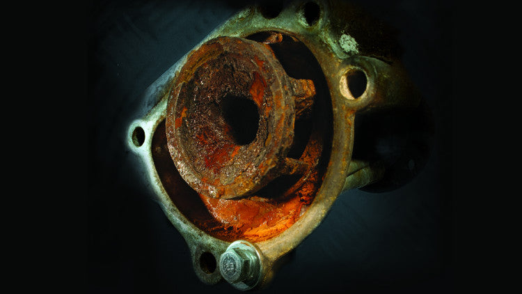 Water in racing radiators, can it damage the aluminum and create leaks?